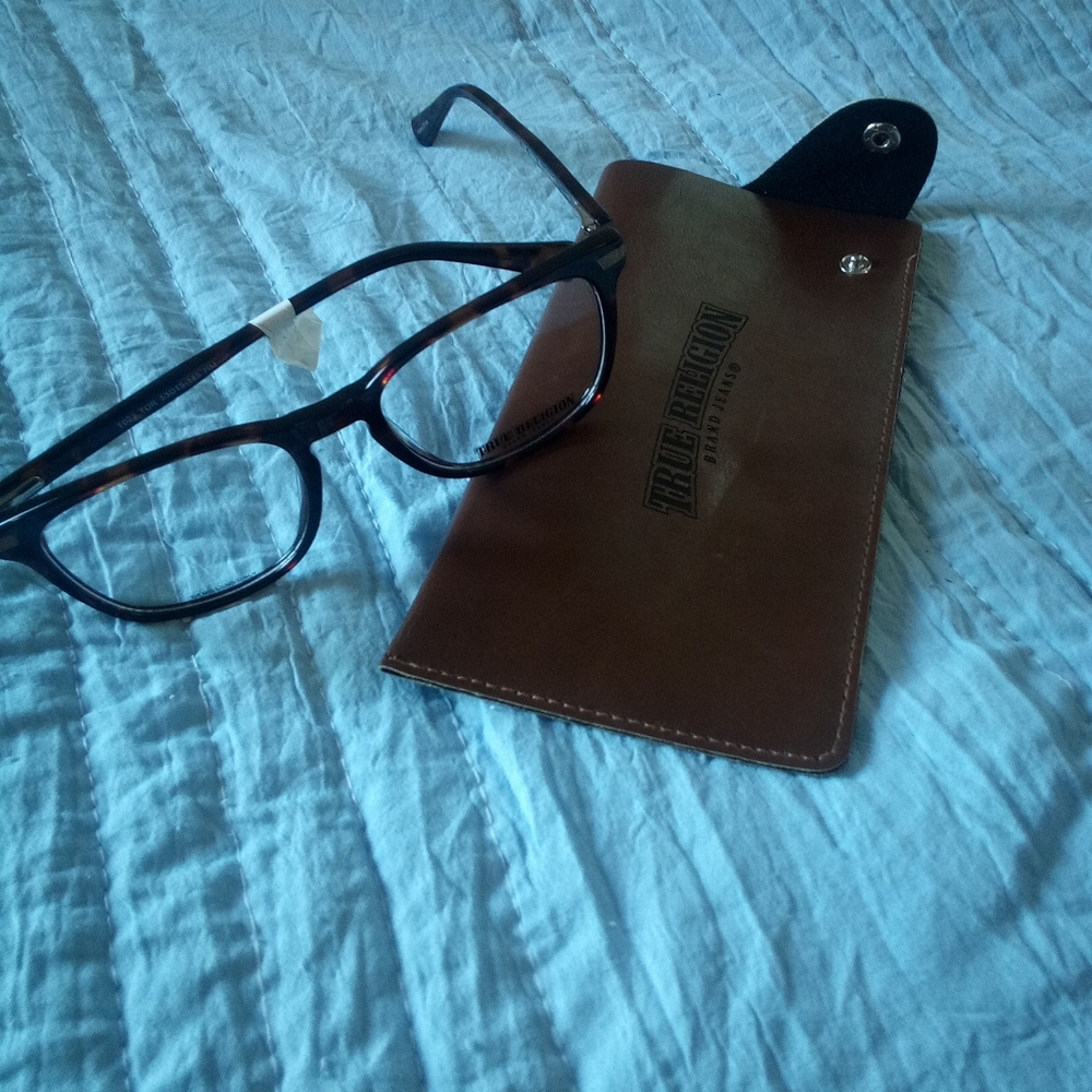 Trueeees!! Real true religion specticals!!